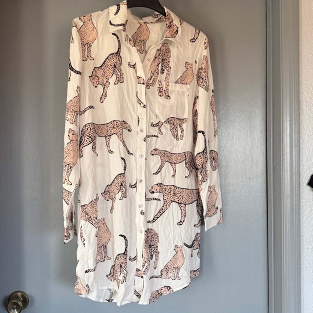 Women's Oversized Button Top Shirt Long Sleeves Leopard sz Small Pocket